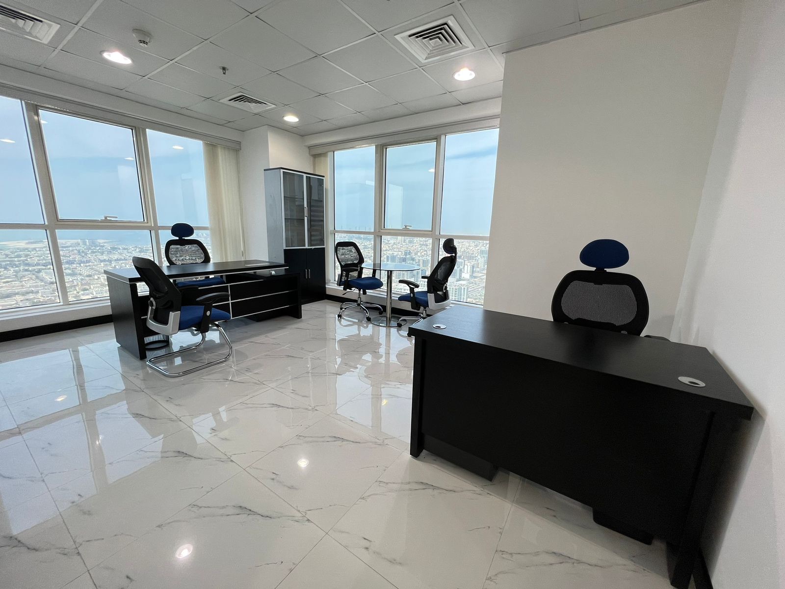 Corner Office, Panoramic View