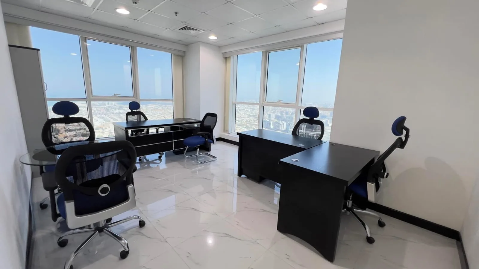 Corner office layout