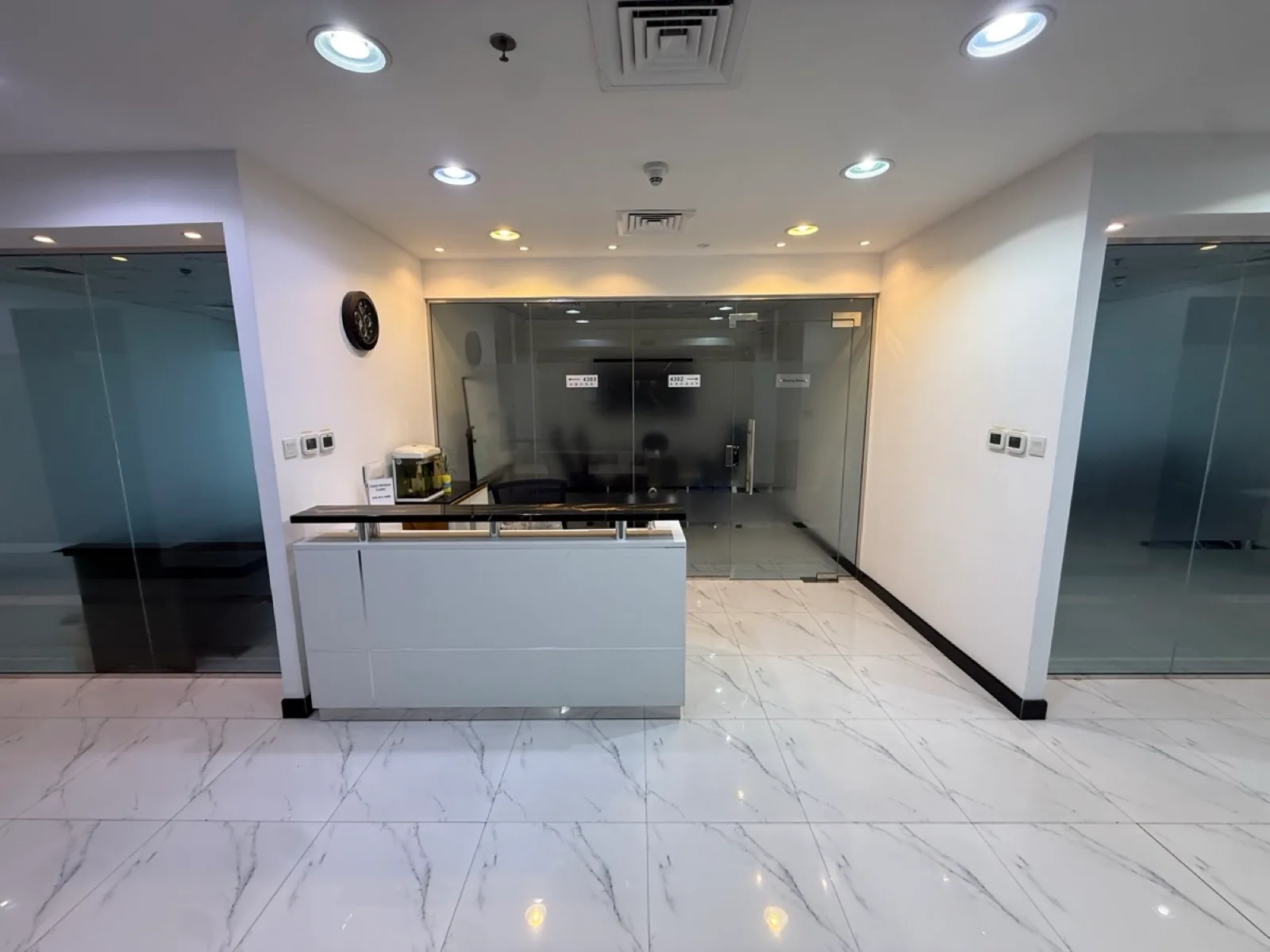 Reception desk